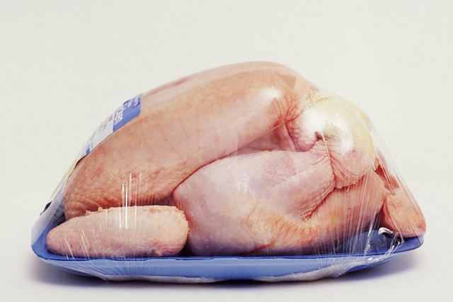 Không nên rửa gà sống trước khi nấu?
